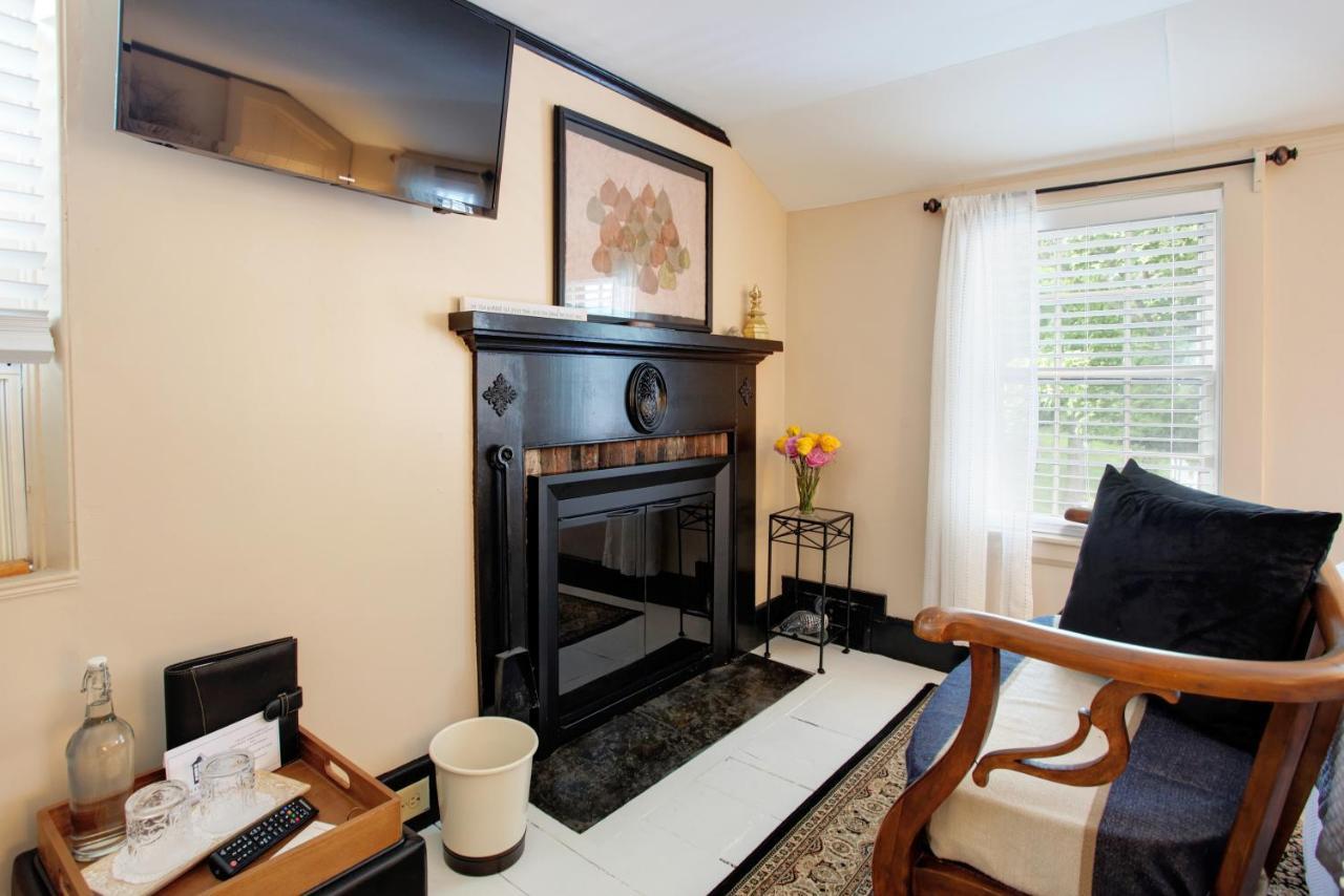 Inn On Main Yarmouth Port エクステリア 写真
